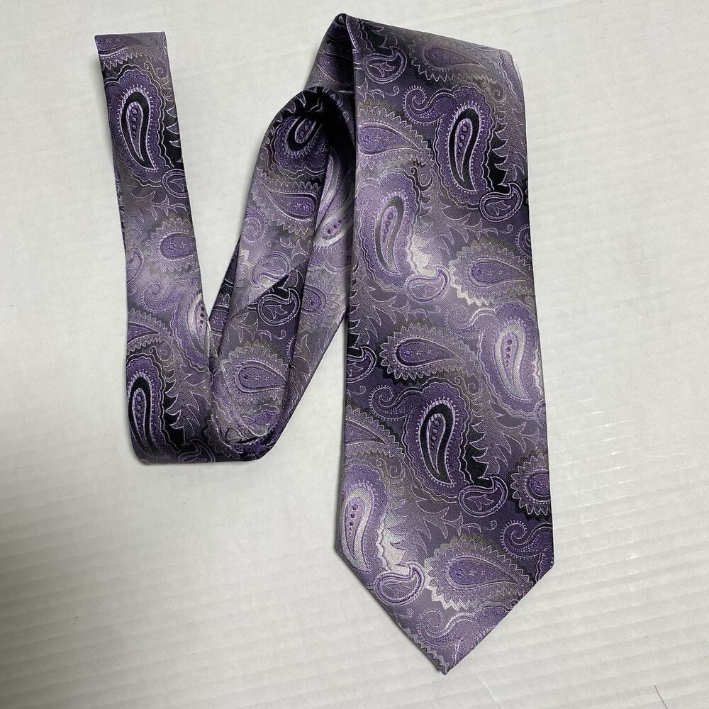 Mario Ferrari Signature Collection Men Silk Neck Tie Purple Paisley‎ Business